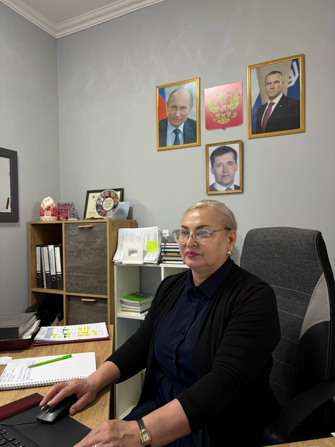 Сегодняшний день председатель ХМАО ВОИ Роза Ивашева начала с приема жителей нашего города