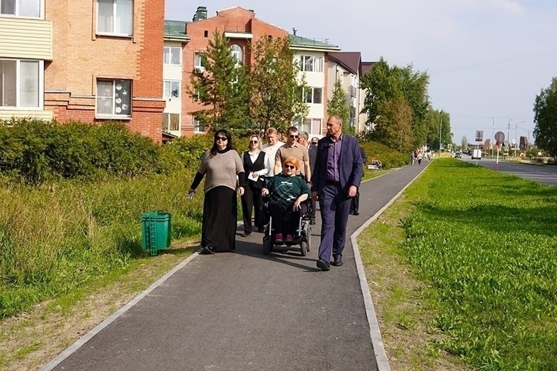 Доступность нового тротуара по ул.Заречной для маломобильных групп населения: глава Мегиона Алексей