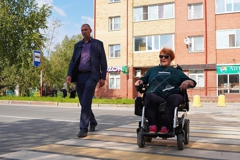 Фотография к материалу «Доступность нового тротуара по ул.Заречной для маломобильных групп населения: глава Мегиона Алексей»
