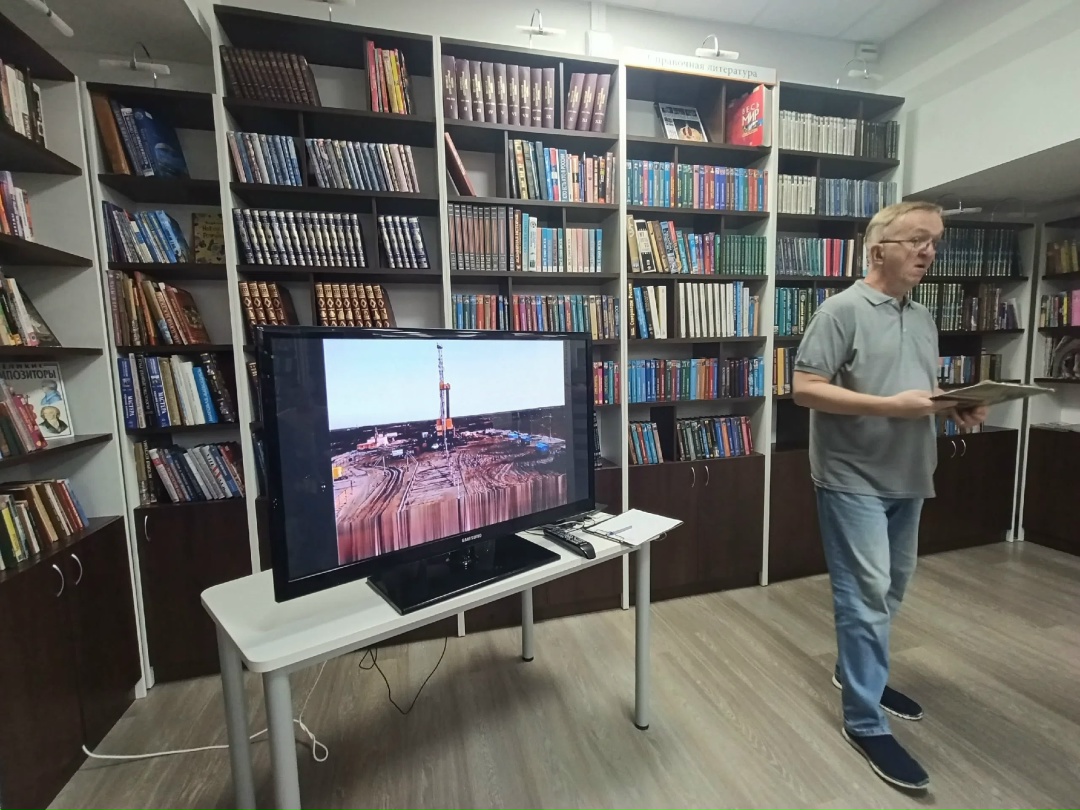 Фотография к материалу «Урайцы — герои трудовой доблести и славы Челены Урайского общества инвалидов ХМАО ВОИ посетили библиотеку»