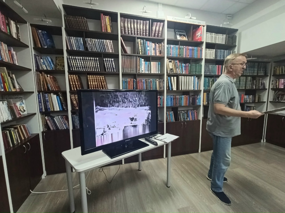 Фотография к материалу «Урайцы — герои трудовой доблести и славы Челены Урайского общества инвалидов ХМАО ВОИ посетили библиотеку»