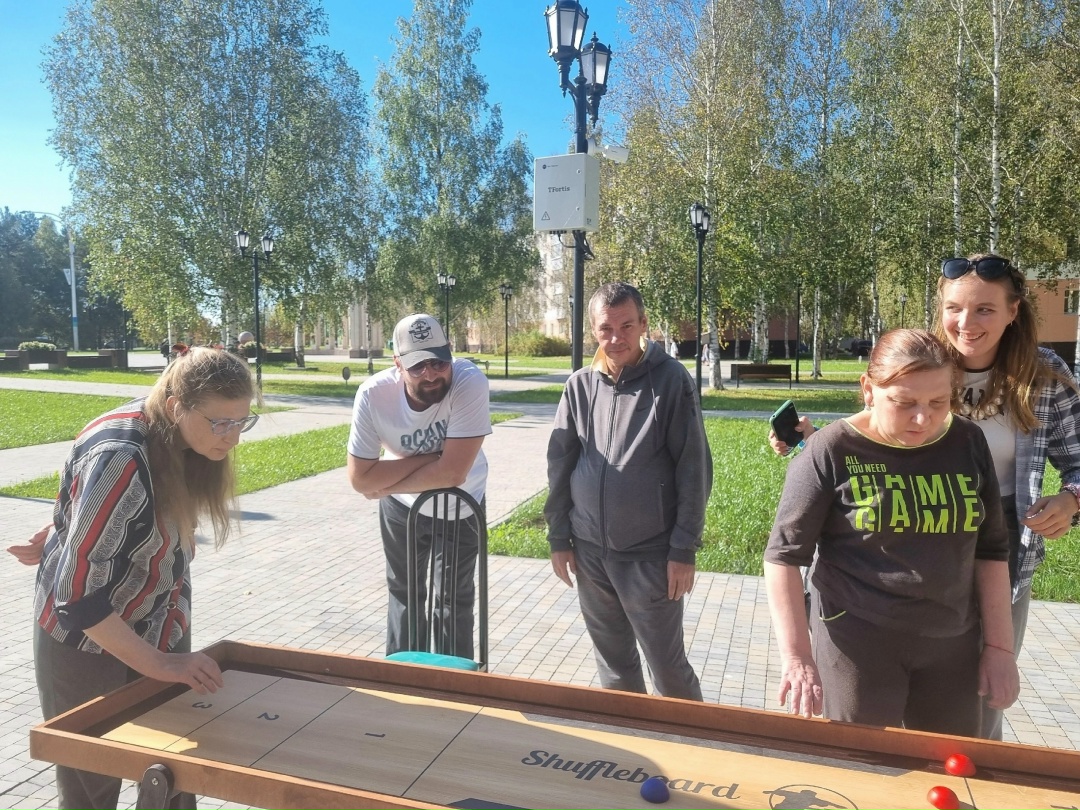 Пока стоит отличная солнечная погода,мы вновь вышли на площадку возле клуба "Оптимист"