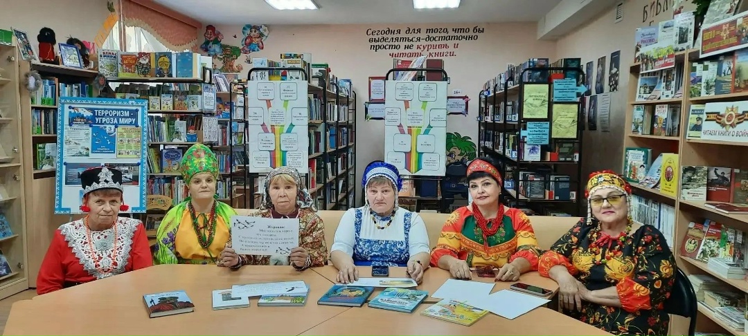 Фотография к материалу «Народы дружат книгами: День языков в Лемпино!»