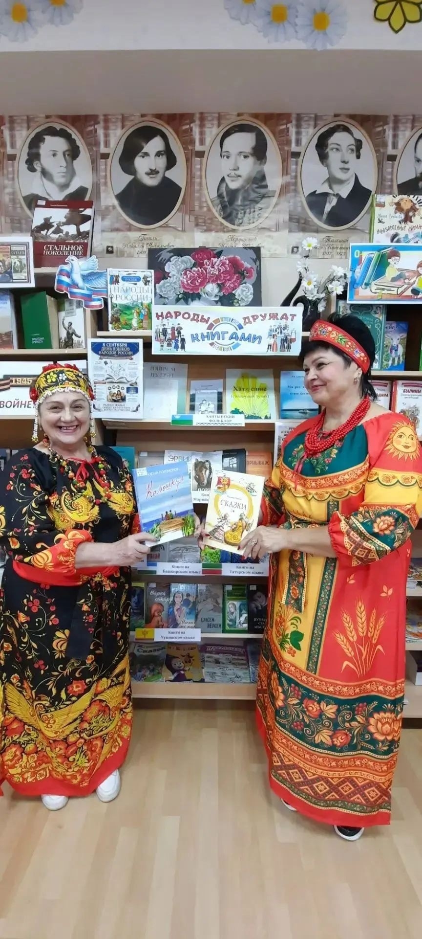 Фотография к материалу «Народы дружат книгами: День языков в Лемпино!»
