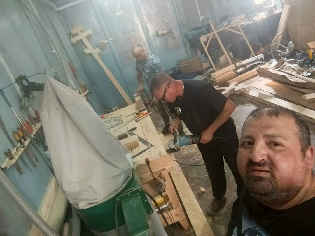Фотография к материалу «Своими руками — для родного Храма Работа кипит в Лемпино!»