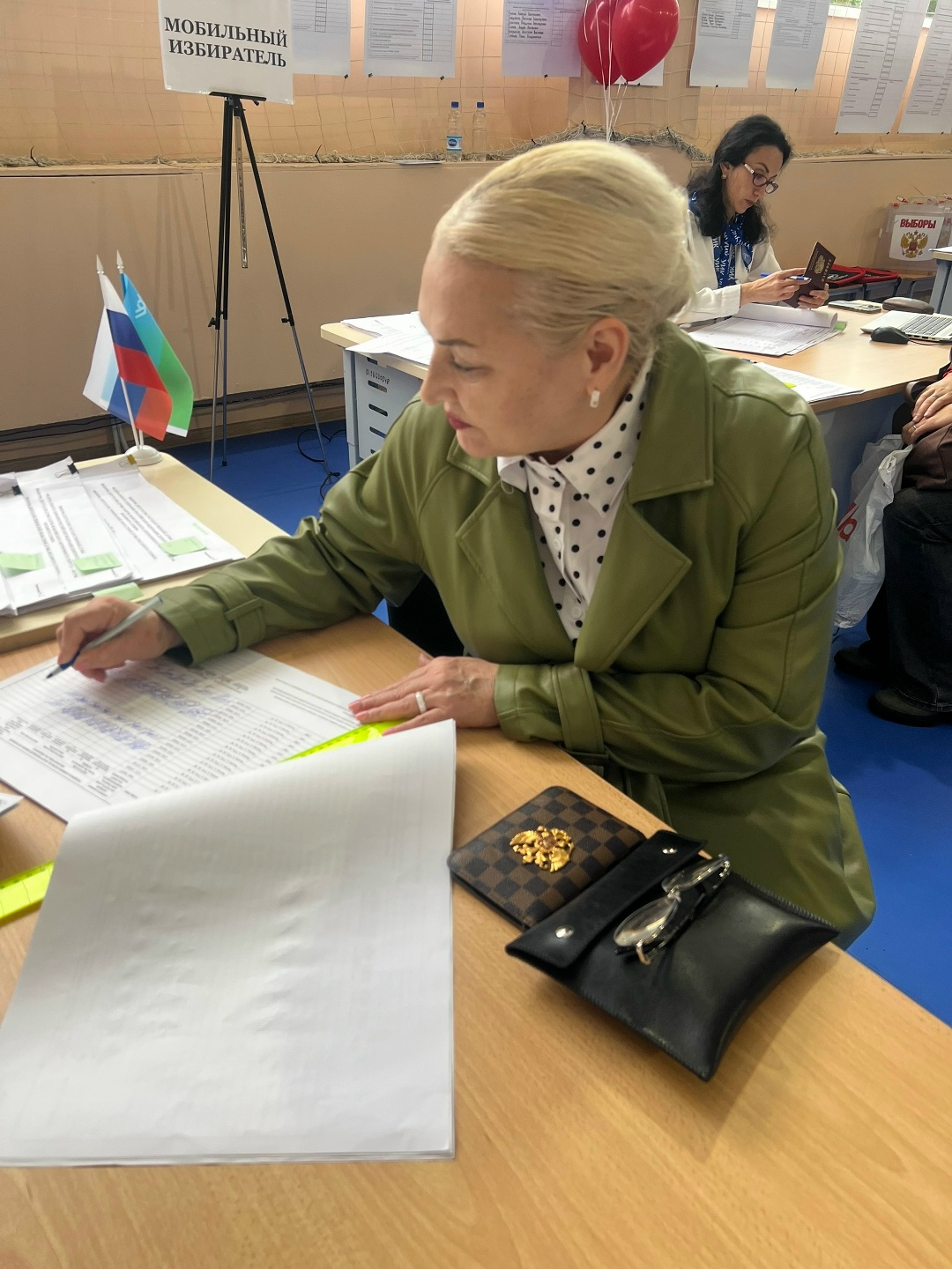 Свой гражданский долг пришла на избирательный участок исполнить председатель ХМАО ВОИ Роза Ивашева