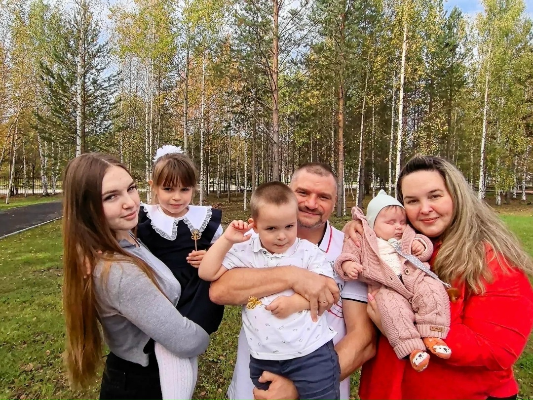 Фотография к материалу «И в продолжение семейной темы: фотовыставка, приуроченная ко Дню многодетной семьи в Югре Показываем вам фото»