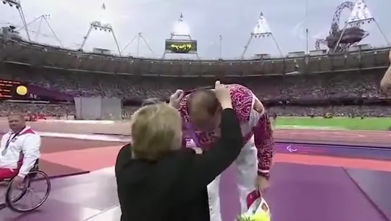 Друзья, мы продолжаем нашу праздничную серию видео!